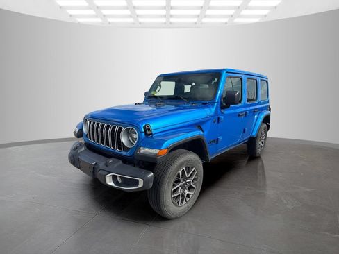 Used 2025 Jeep Wrangler Unlimited Sahara AWD/4WD image 3