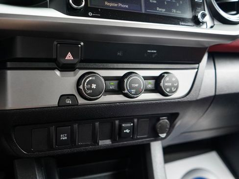 Used 2022 Toyota Tacoma SR5 RWD image 25