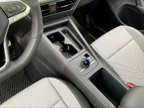 New 2025 Volkswagen Tiguan SE R-Line image 9