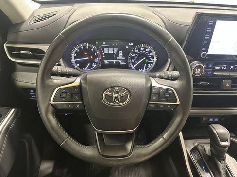 Used 2022 Toyota Highlander XLE FWD image 13