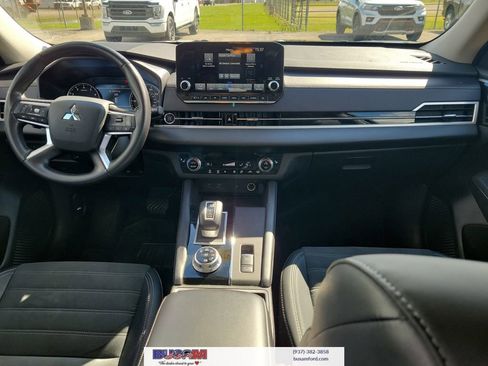 Used 2024 Mitsubishi Outlander AWD image 8