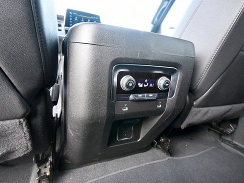 Used 2024 Chevrolet Suburban LT AWD/4WD image 36