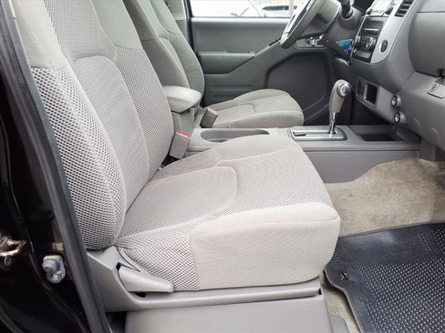 Used 2015 Nissan Frontier SV image 11