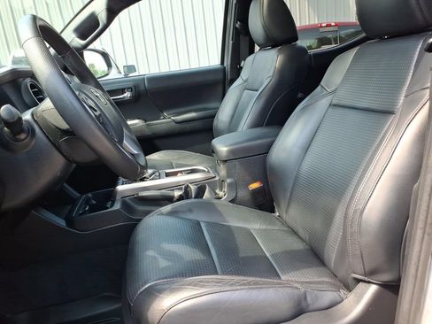 Used 2020 Toyota Tacoma Limited AWD/4WD image 13