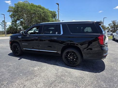 Used 2023 GMC Yukon XL Denali AWD/4WD image 7