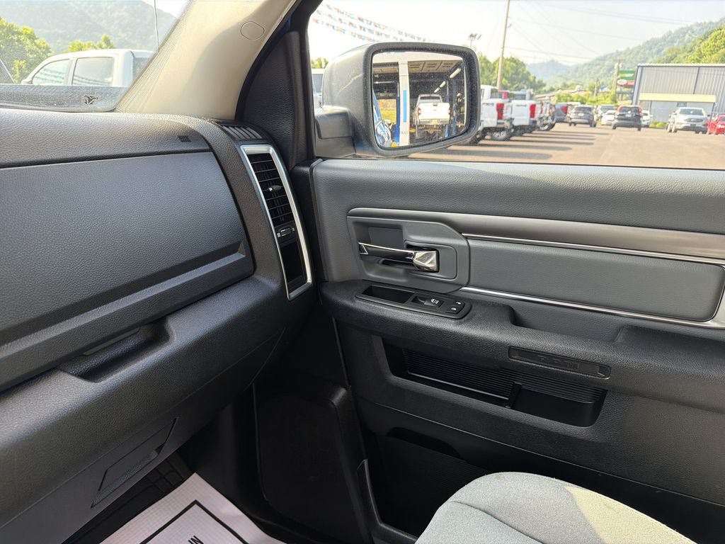 Used 2023 RAM 1500 Classic SLT AWD/4WD image 23