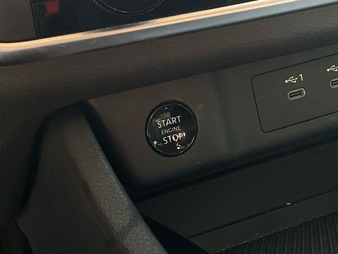 Used 2025 Nissan Rogue SV FWD image 22