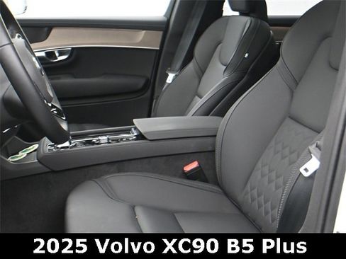 Used 2025 Volvo XC90 B5 Plus w/ Protection Package Premier image 10