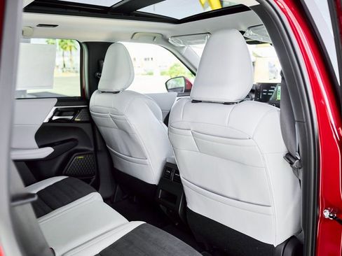 New 2026 Mitsubishi Outlander SE image 25