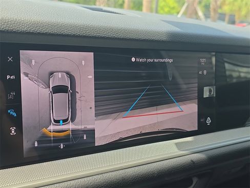 Used 2025 Porsche Cayenne image 31