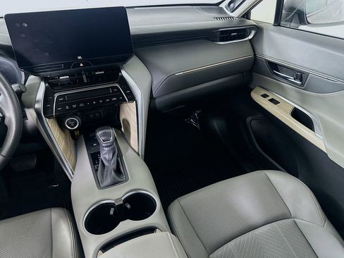 Used 2023 Toyota Venza Limited image 19