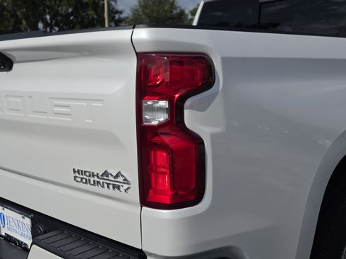 Used 2022 Chevrolet Silverado 1500 High Country AWD/4WD image 14