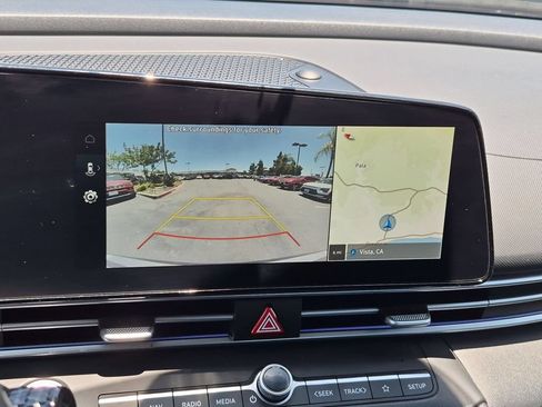 Used 2025 Hyundai Elantra SEL FWD image 18