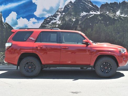 Certified 2022 Toyota 4Runner TRD Off-Road Premium w/ Moonroof Package AWD/4WD image 2