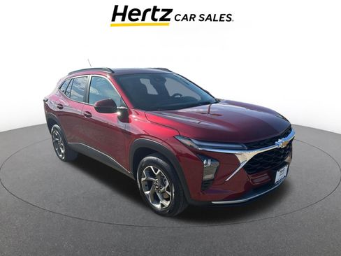 Used 2025 Chevrolet Trax LT image 1