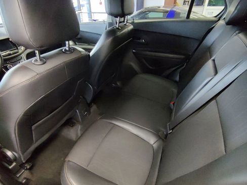 Used 2021 Chevrolet Trax LT w/ LT Convenience Package image 14