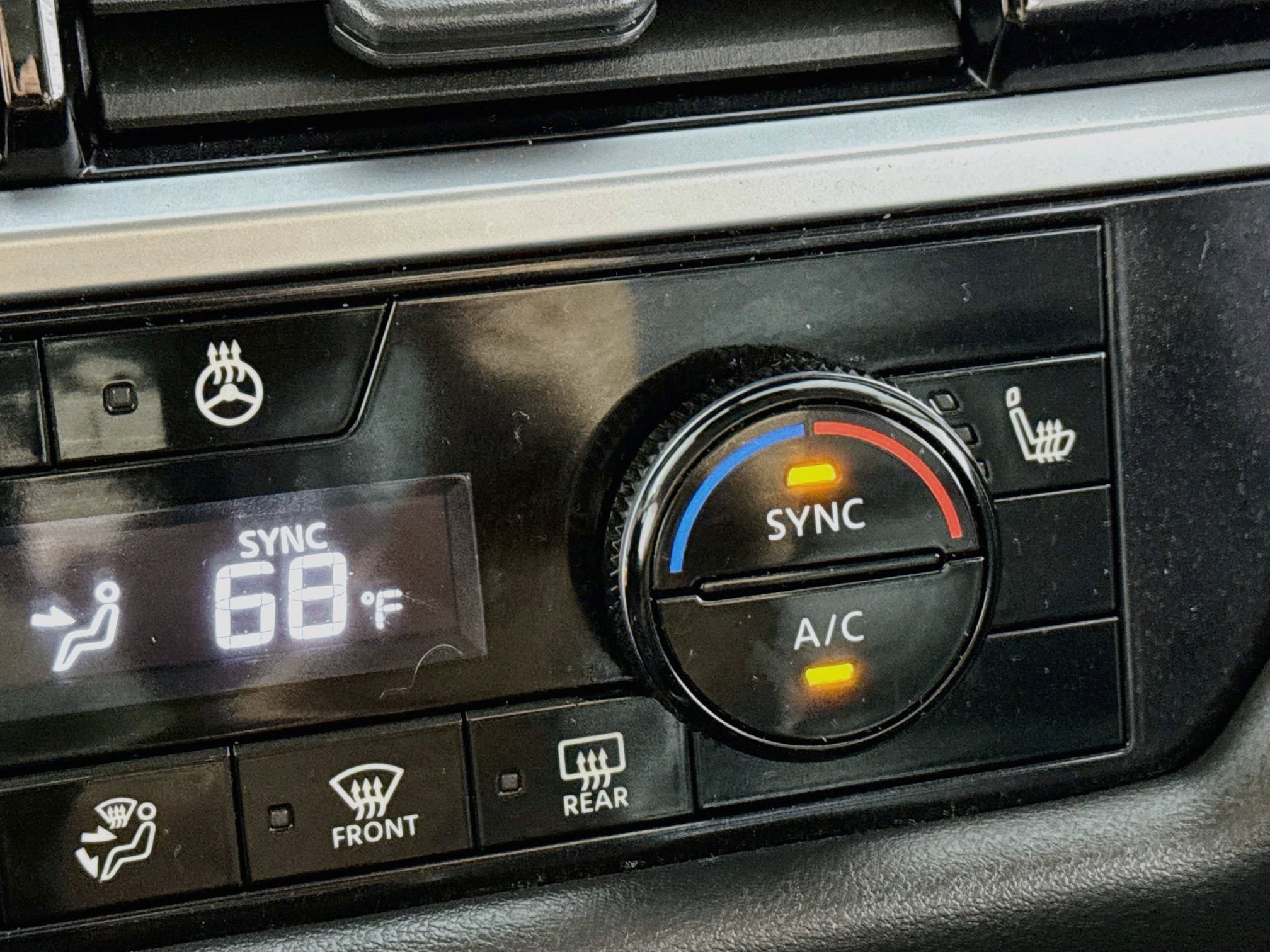 Used 2024 Nissan Pathfinder SL w/ SL Premium Package AWD/4WD image 4