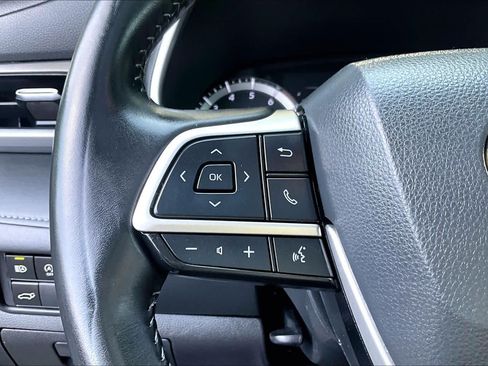 Used 2023 Toyota Highlander XLE AWD/4WD image 23