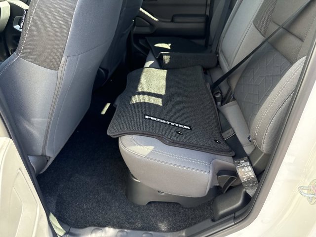 Used 2025 Nissan Frontier SV w/ SV Convenience Package RWD image 13