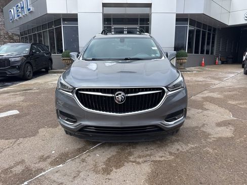Used 2018 Buick Enclave Essence image 2