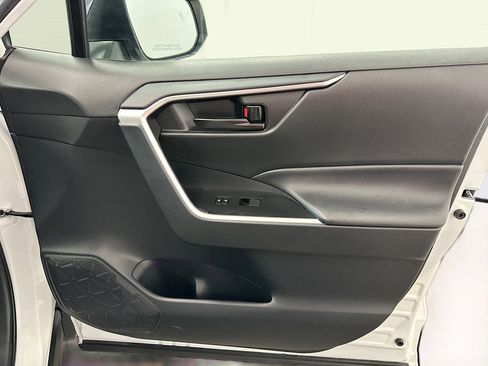 Used 2025 Toyota RAV4 LE image 33