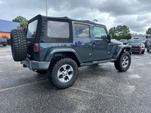 Used 2016 Jeep Wrangler Unlimited Sahara w/ Dual Top Group AWD/4WD image 3