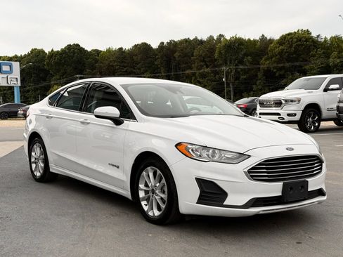 Used 2019 Ford Fusion SE FWD image 5