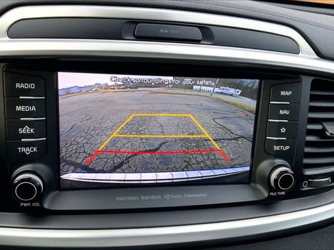 Used 2019 Kia Sorento SX image 29