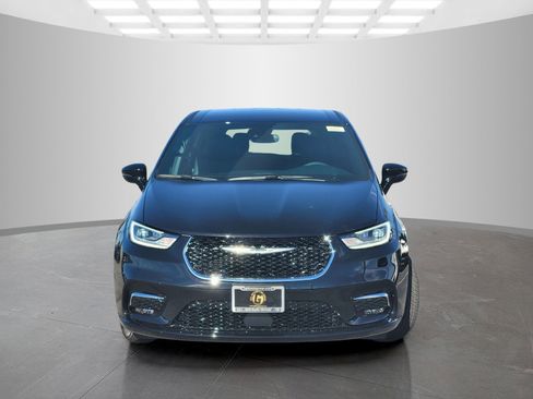 New 2026 Chrysler Pacifica Select image 2