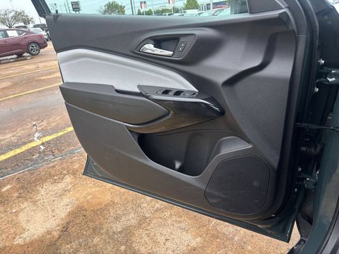 Used 2025 Chevrolet Trax LT w/ LT Convenience Package FWD image 18