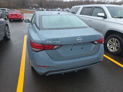 Used 2025 Nissan Sentra SV image 3