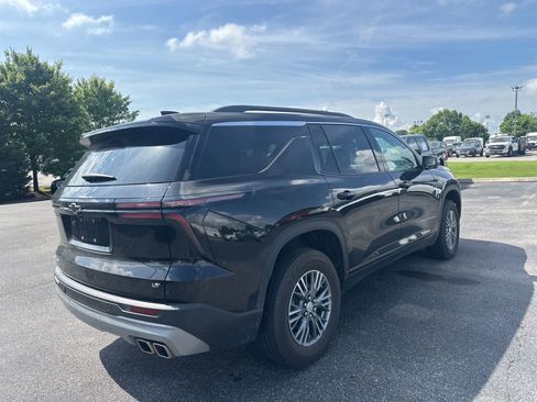 Used 2024 Chevrolet Traverse LT FWD image 3