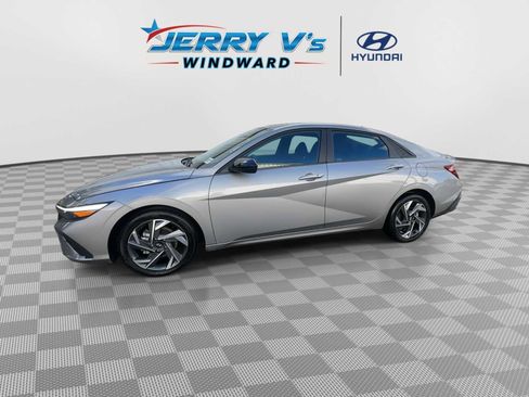 Used 2025 Hyundai Elantra Sport image 5