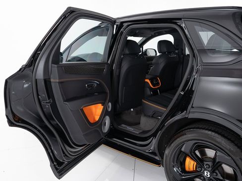 Certified 2025 Bentley Bentayga image 20