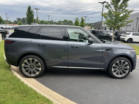 Used 2023 Land Rover Range Rover Sport SE AWD/4WD image 7