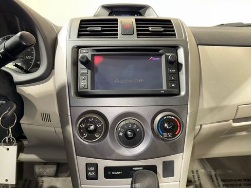 Used 2013 Toyota Corolla LE w/ Preferred Accessory Pkg #2 image 25