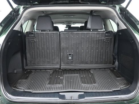 Used 2023 Toyota Highlander L image 31