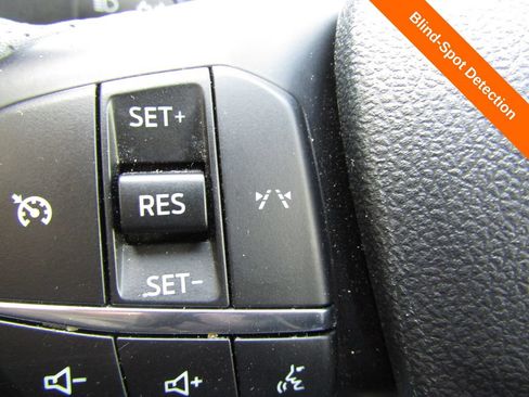 Certified 2025 Ford Escape ST-Line AWD/4WD image 8