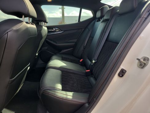 Used 2023 Nissan Maxima SR w/ Sport Mat Group FWD image 11
