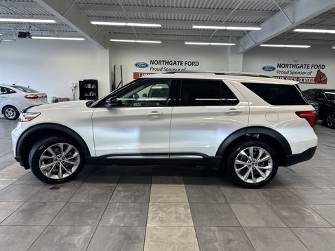 Used 2023 Ford Explorer Platinum w/ Technology Package image 18