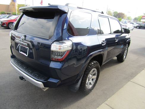 Used 2019 Toyota 4Runner TRD Off-Road AWD/4WD image 5