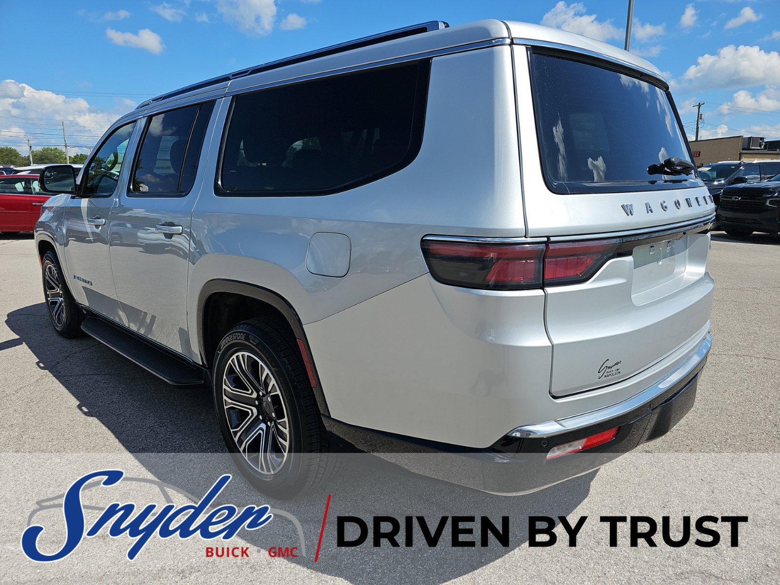 Used 2024 Jeep Wagoneer L Series II w/ Flexible Seating Group AWD/4WD image 6