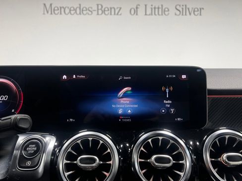 Used 2021 Mercedes-Benz GLB 250 4MATIC image 33