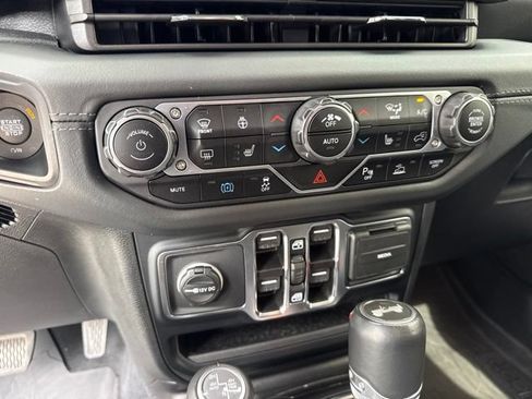 Used 2024 Jeep Wrangler Unlimited Sahara w/ Technology Group AWD/4WD image 9