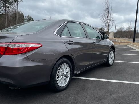 Used 2017 Toyota Camry LE image 5