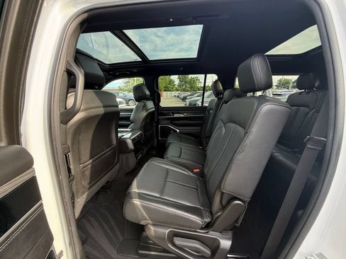 Used 2022 Jeep Wagoneer Series II w/ Premium Group I AWD/4WD image 24