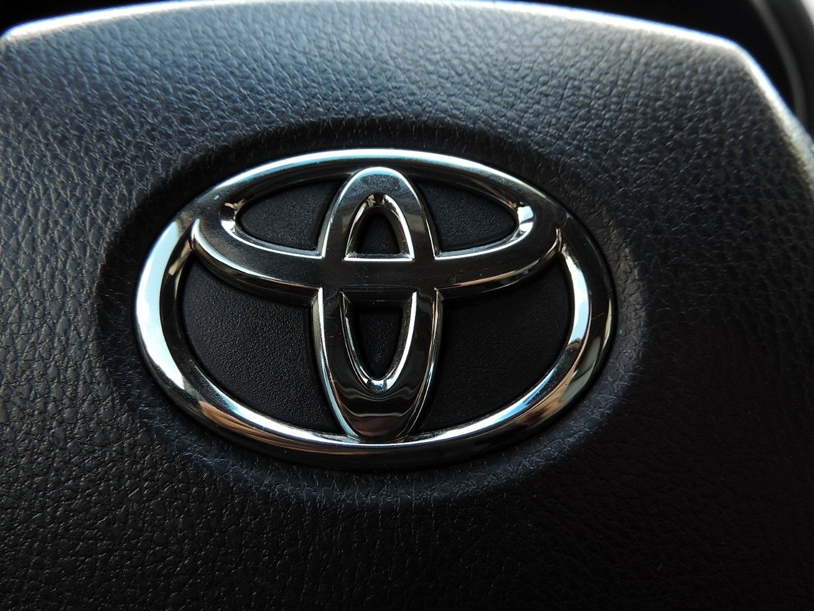 Used 2019 Toyota Avalon Limited FWD image 26