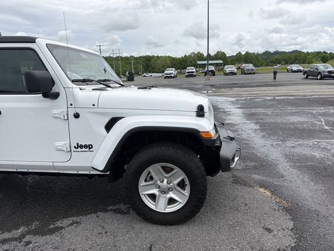 Used 2023 Jeep Gladiator Sport AWD/4WD image 2