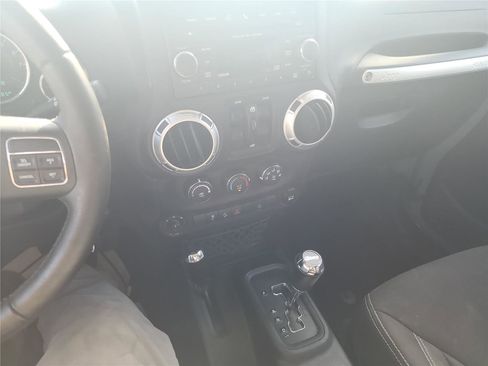 Used 2015 Jeep Wrangler Unlimited Sahara w/ Connectivity Group image 36