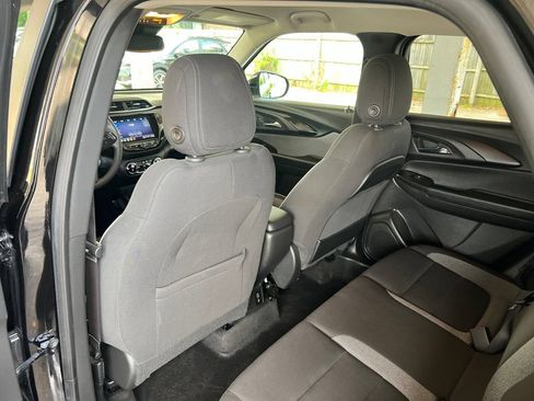 Used 2023 Chevrolet TrailBlazer LT w/ Convenience Package FWD image 9